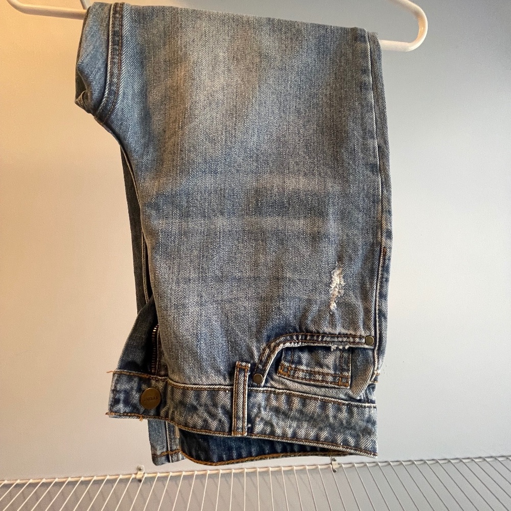 Distressed medium wash boyfriend Jean
